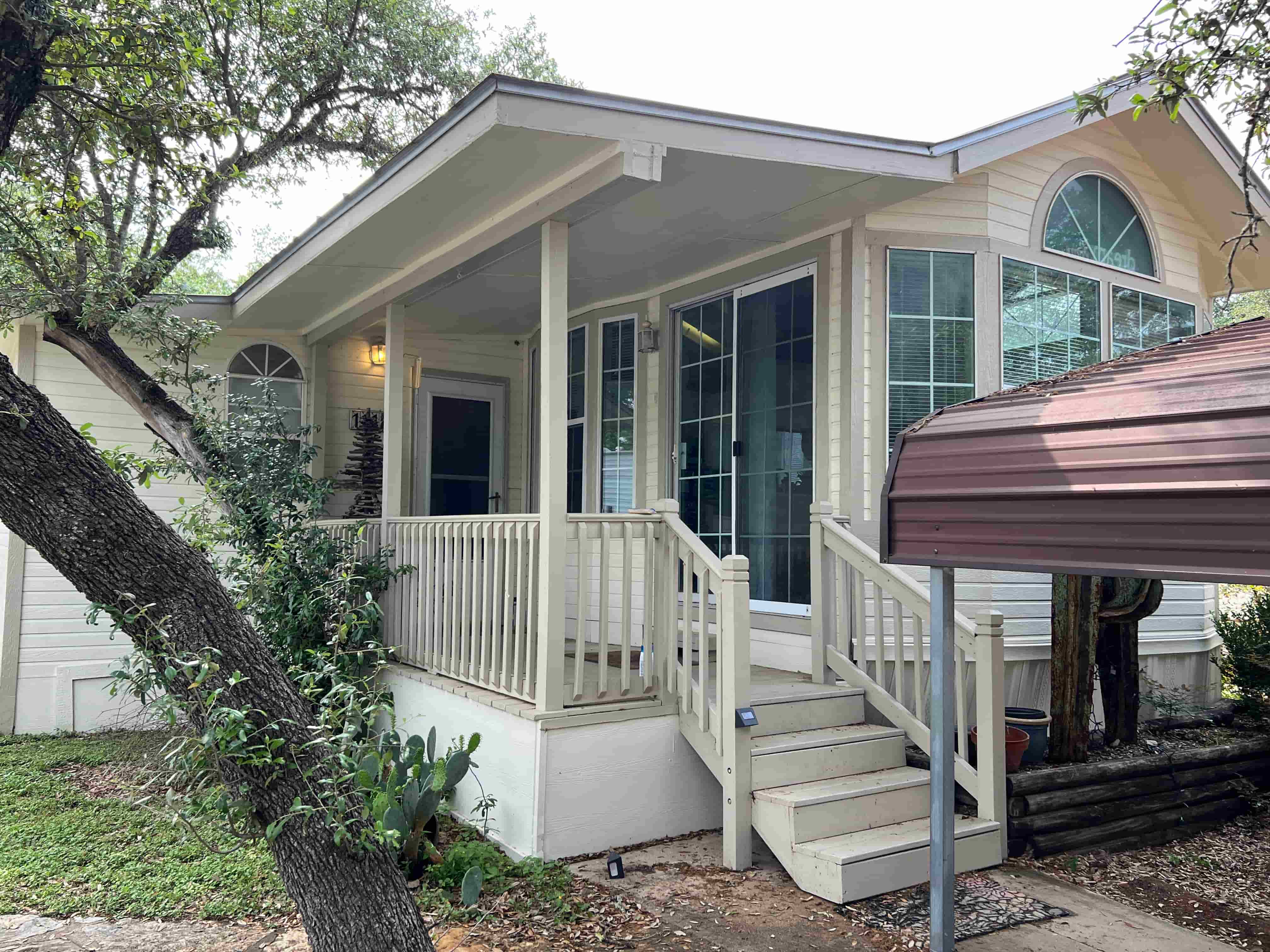 Park-model tiny house in Bulverde, Texas